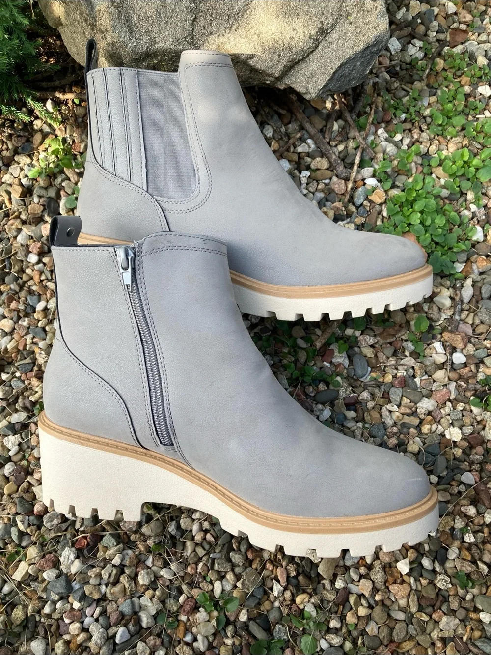 NWOT Maurice’s size 9M light gray Chelsea lug sole ankle boots